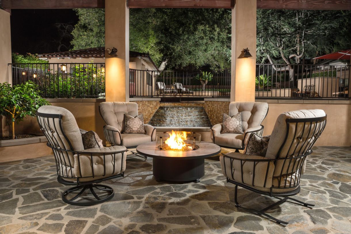 Monterra Lounge Chairs : outdoor-patio