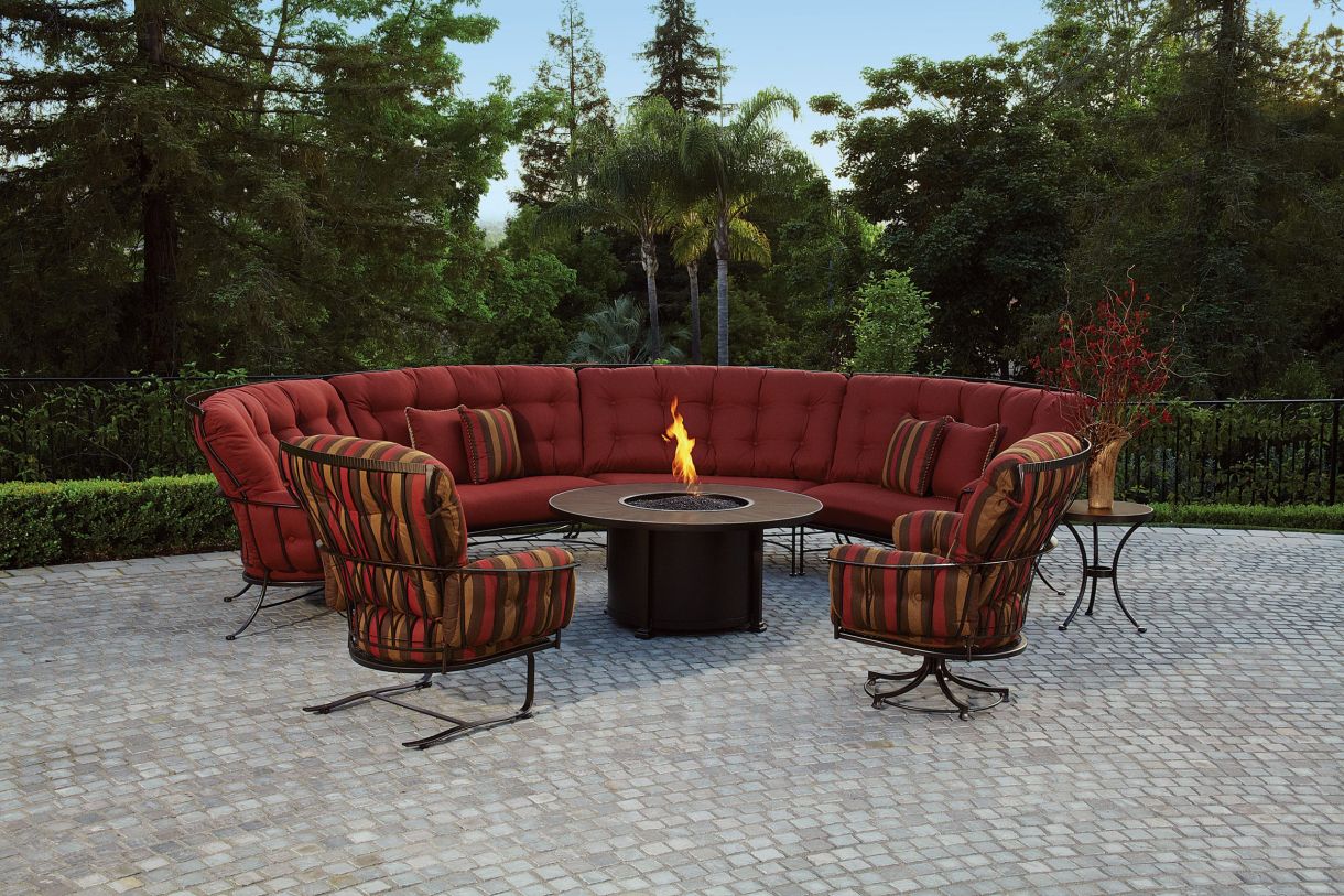 Monterra Curved Sectional : outdoor-patio
