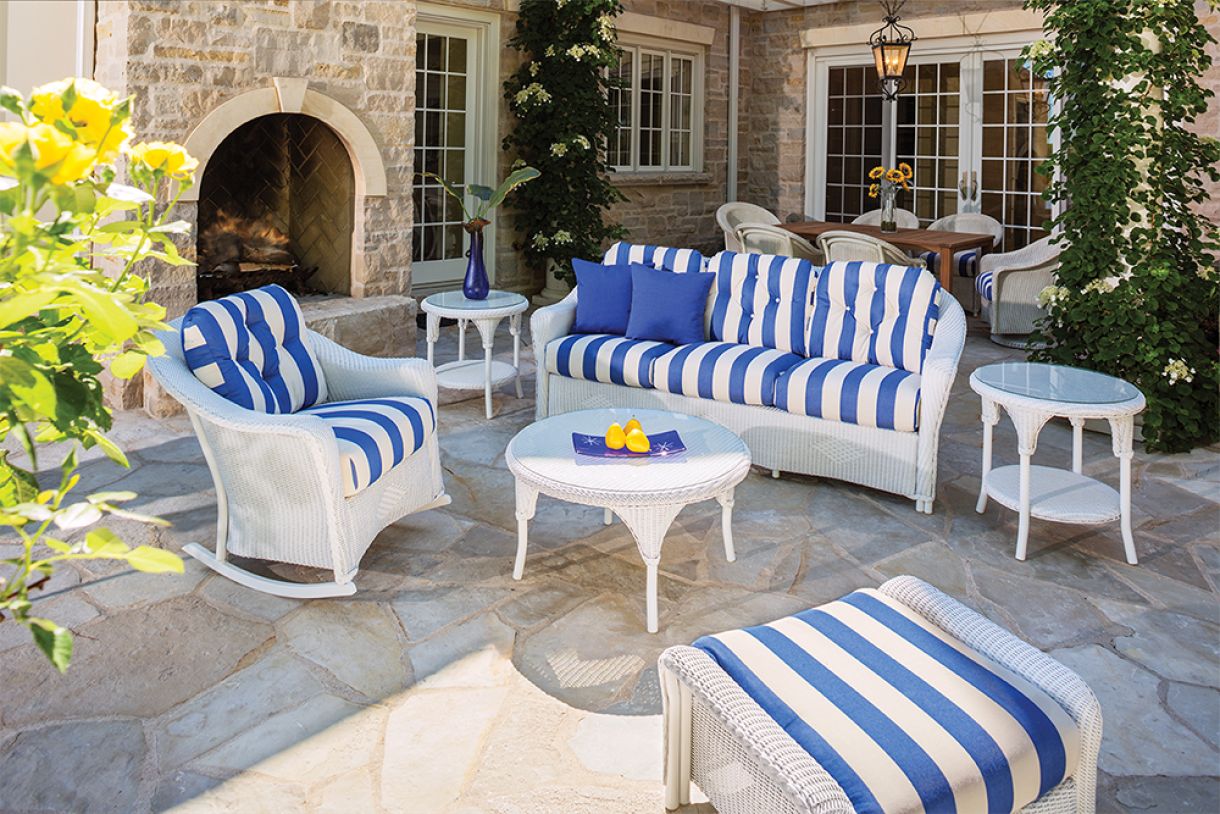  : outdoor-patio