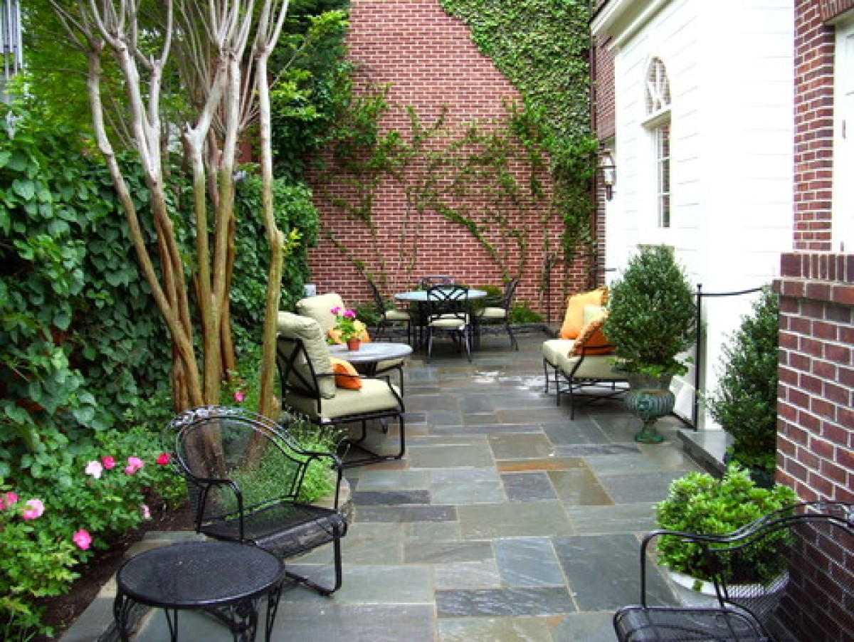 Traditional Small Scale Patio